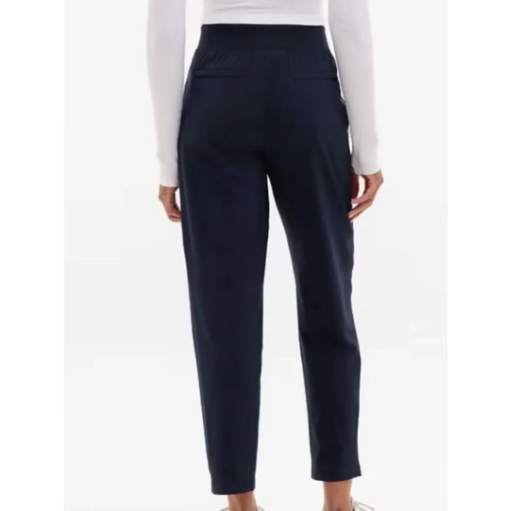 Like New! Athleta Brooklyn Mid Rise Ankle Pant Wrinkle-Resistant Navy Size 2/P